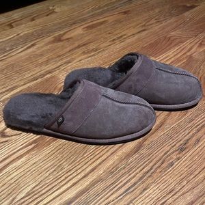NWOT UGG mens brown suede slippers